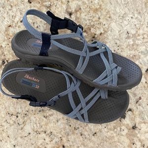 **NEW** Sketchers outdoor lifestyle sandals W9- new, no rates but never worn.